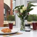 아파트 Self Catering -kings View-private Parking-overlooking H-c-c
