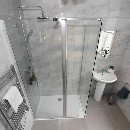 Self Catering -king's View-private Parking-overlooking H-c-c Apartmán