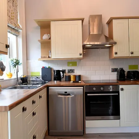 Self Catering -kings View-private Parking-overlooking H-c-c *