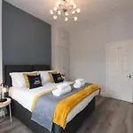 Self Catering -kings View-private Parking-overlooking H-c-c